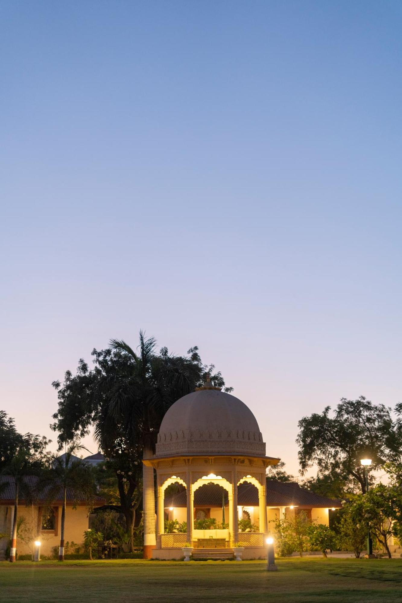 Holiday Resort & Spa A Unit Of S Poddar Group Gāndhīdhām Εξωτερικό φωτογραφία