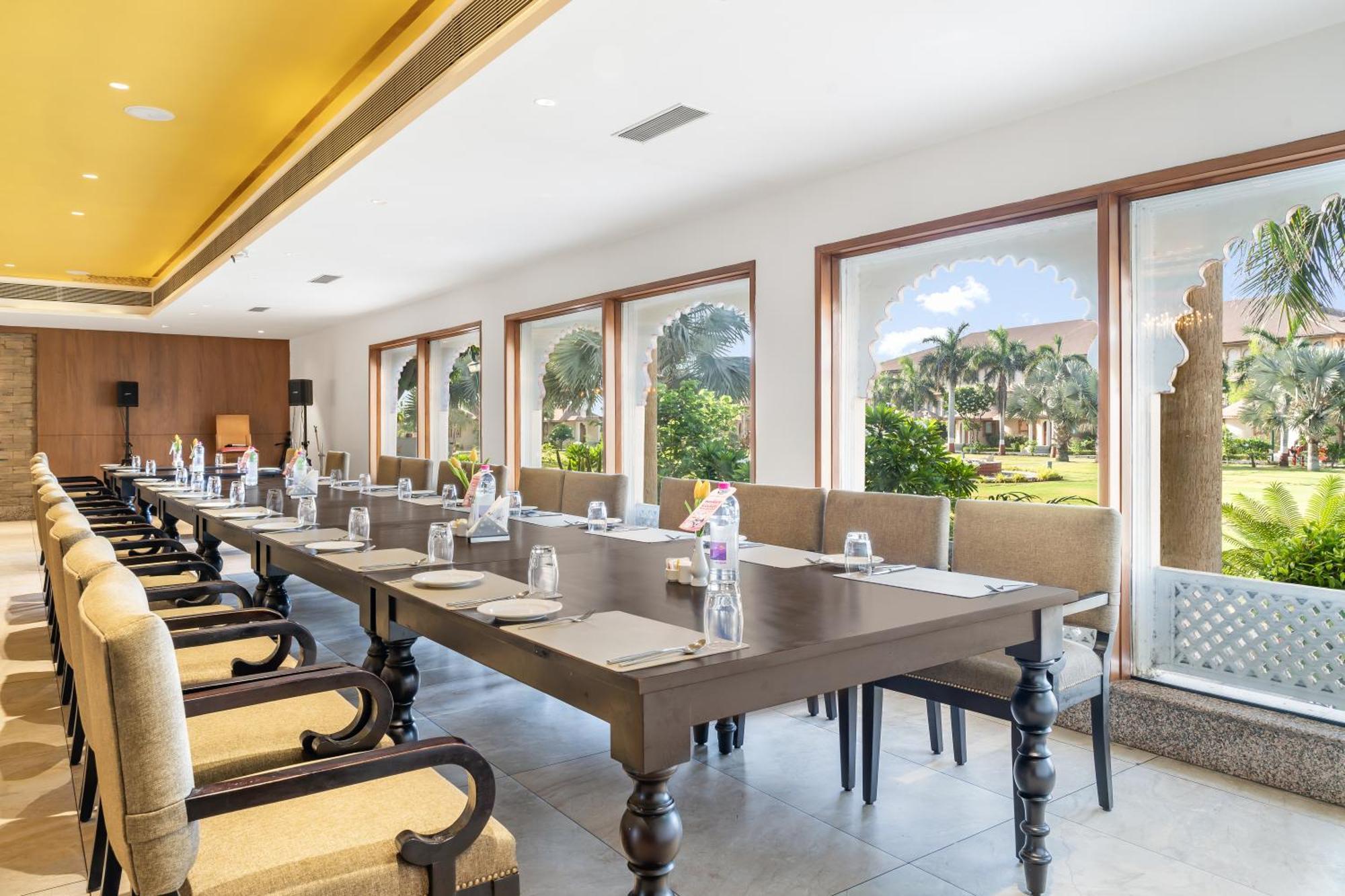 Holiday Resort & Spa A Unit Of S Poddar Group Gāndhīdhām Εξωτερικό φωτογραφία